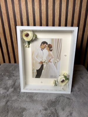 Personalized White Square Photo Frame with Roses - Modakseja